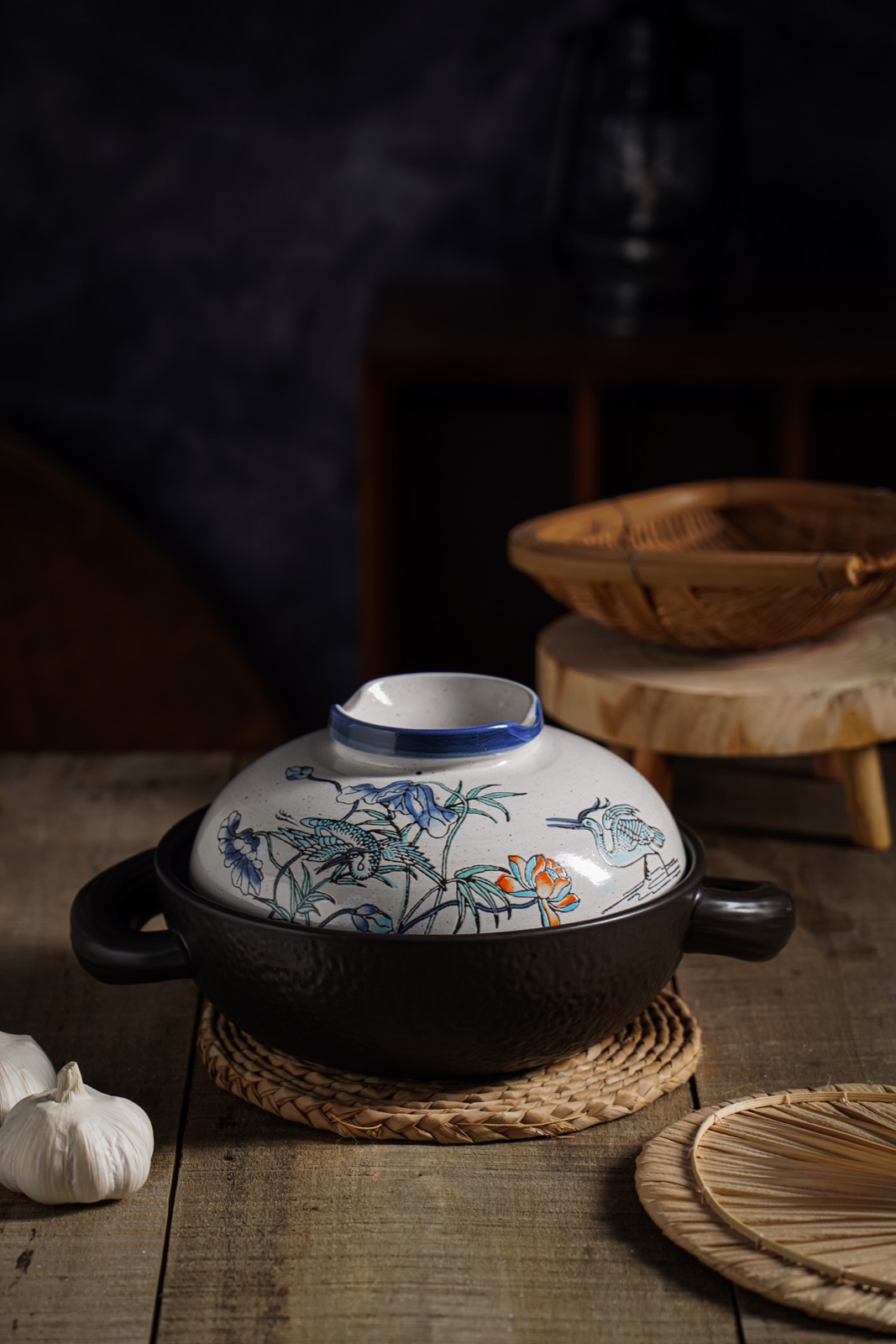 Han Dan casserole holding a stew